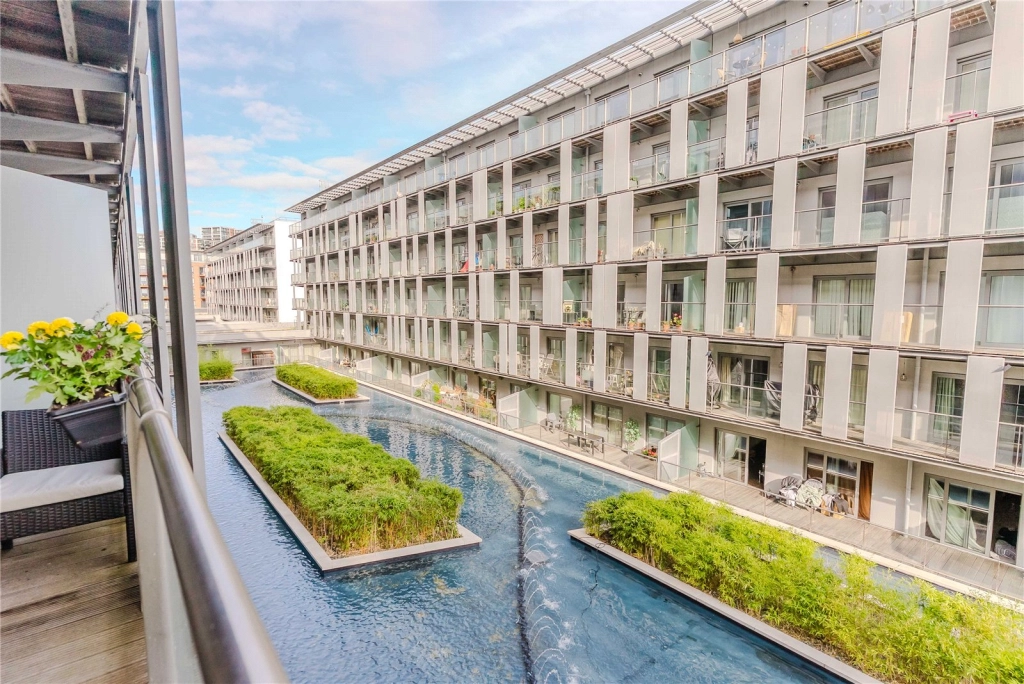 1 bedroom apartments/flats for sale in Royal Carriage Mews, Woolwich - SE18 view 1