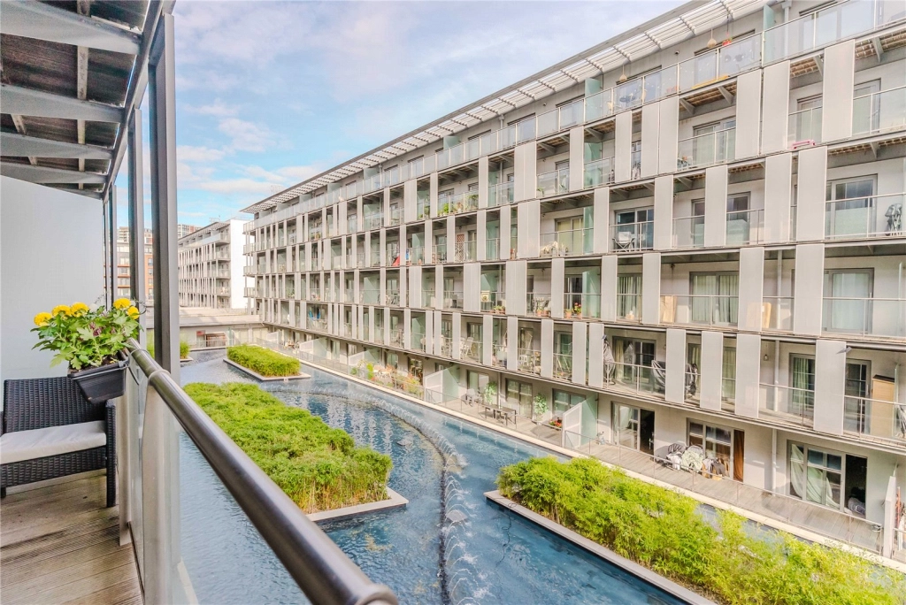 1 bedroom apartments/flats for sale in Royal Carriage Mews, Woolwich - SE18 view 26