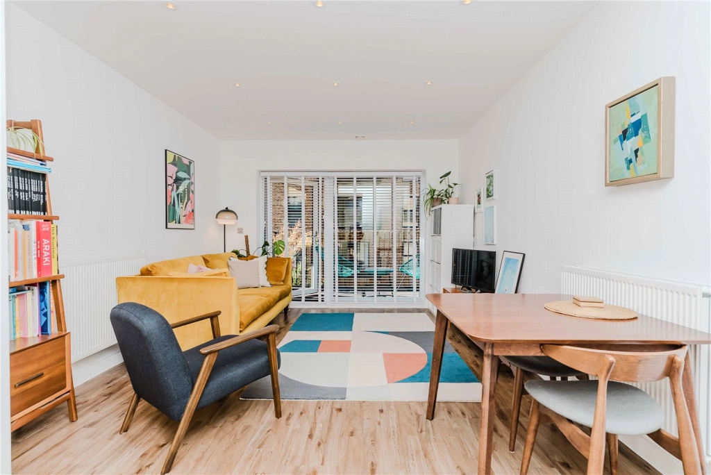 1 bedroom apartments/flats for sale in Rolfe Terrace, Woolwich - SE18 view 2