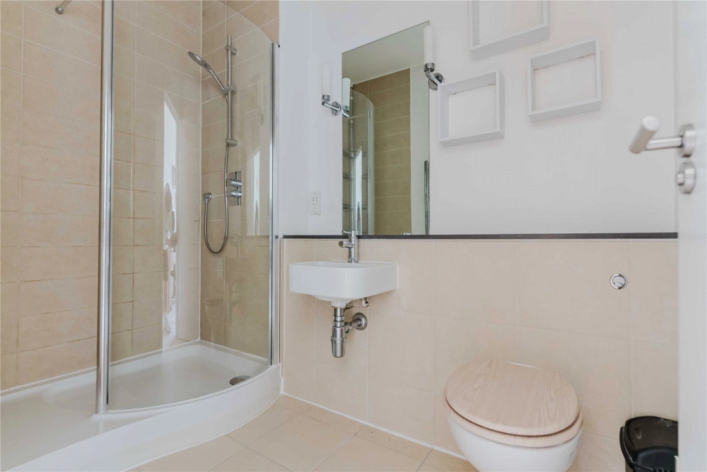 3 bedrooms apartments/flats for sale in Cadogan Road, Woolwich - SE18 view 4