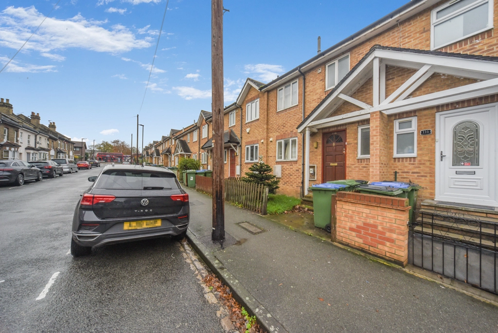 3 bedrooms houses for sale in Troughton Road, New Charlton - SE7 view 9