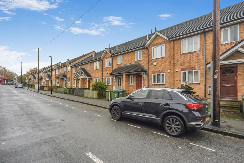 3 bedrooms houses for sale in Troughton Road, New Charlton - SE7 view 8