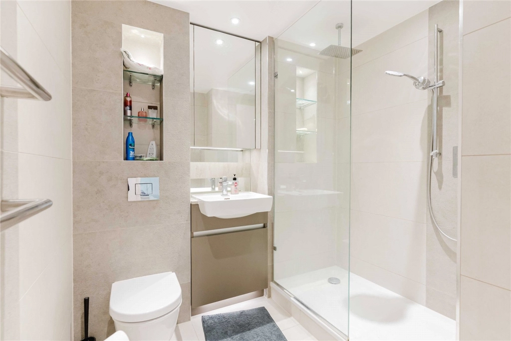 2 bedrooms apartments/flats for sale in Duke of Wellington Avenue, Woolwich - SE18 view 5