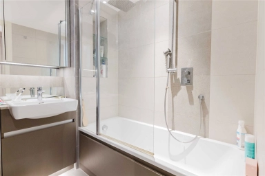 Duke of Wellington Avenue, Woolwich - SE18 view 7