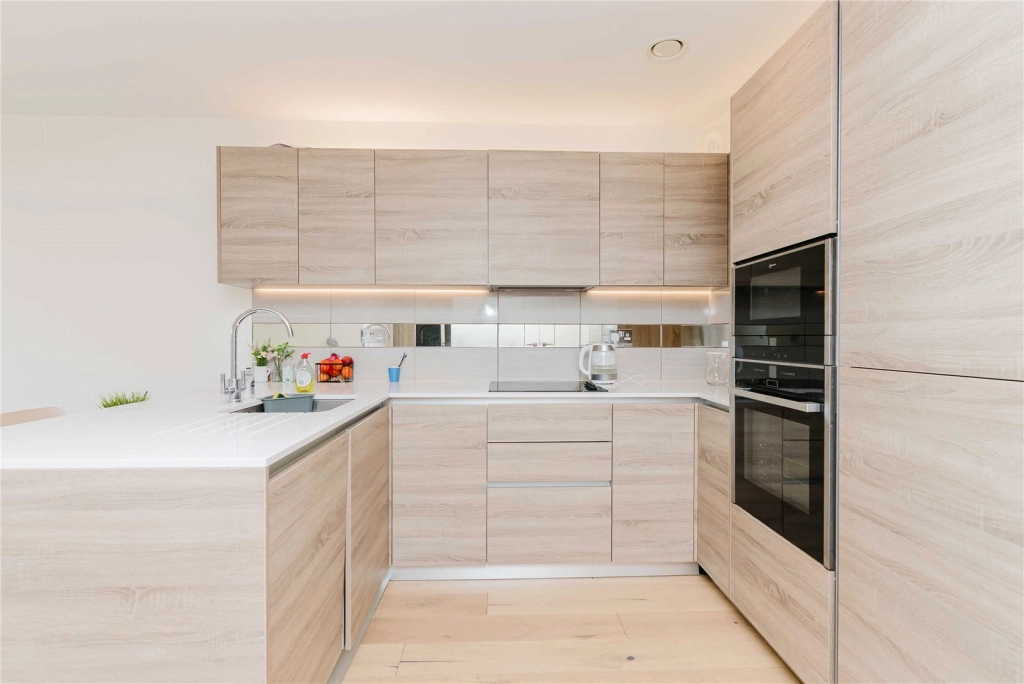 2 bedrooms apartments/flats for sale in Duke of Wellington Avenue, Woolwich - SE18 view 3