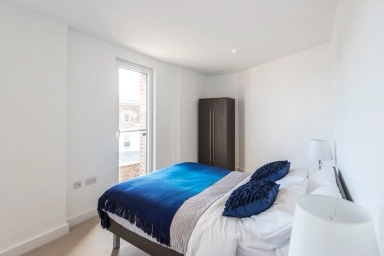 Duke of Wellington Avenue, Woolwich - SE18 view 3