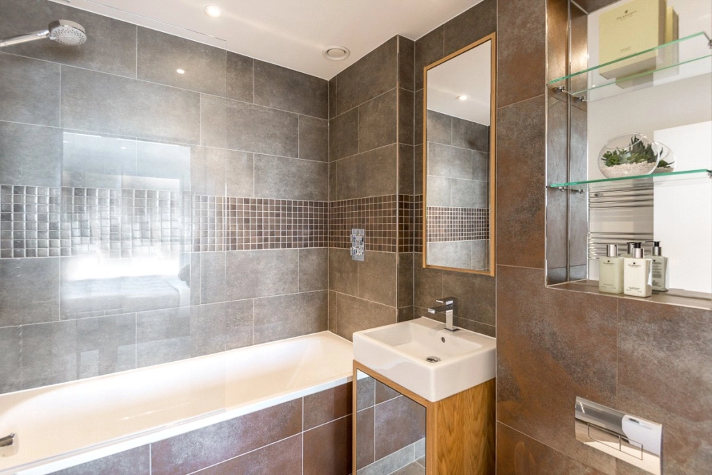 2 bedrooms apartments/flats for sale in Duke of Wellington Avenue, Woolwich - SE18 view 7