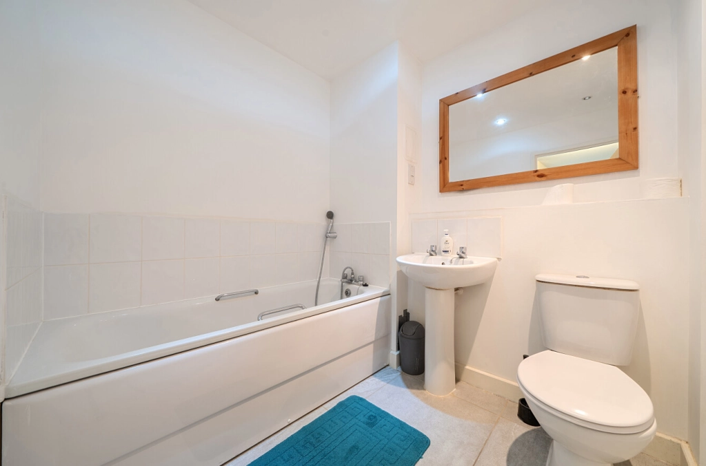 2 bedrooms apartments/flats for sale in Tideslea Path, Thamesmead - SE28 view 6