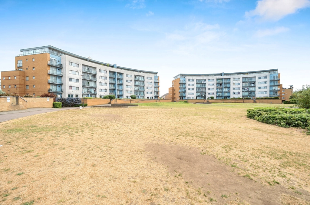 2 bedrooms apartments/flats for sale in Tideslea Path, Thamesmead - SE28 view 8