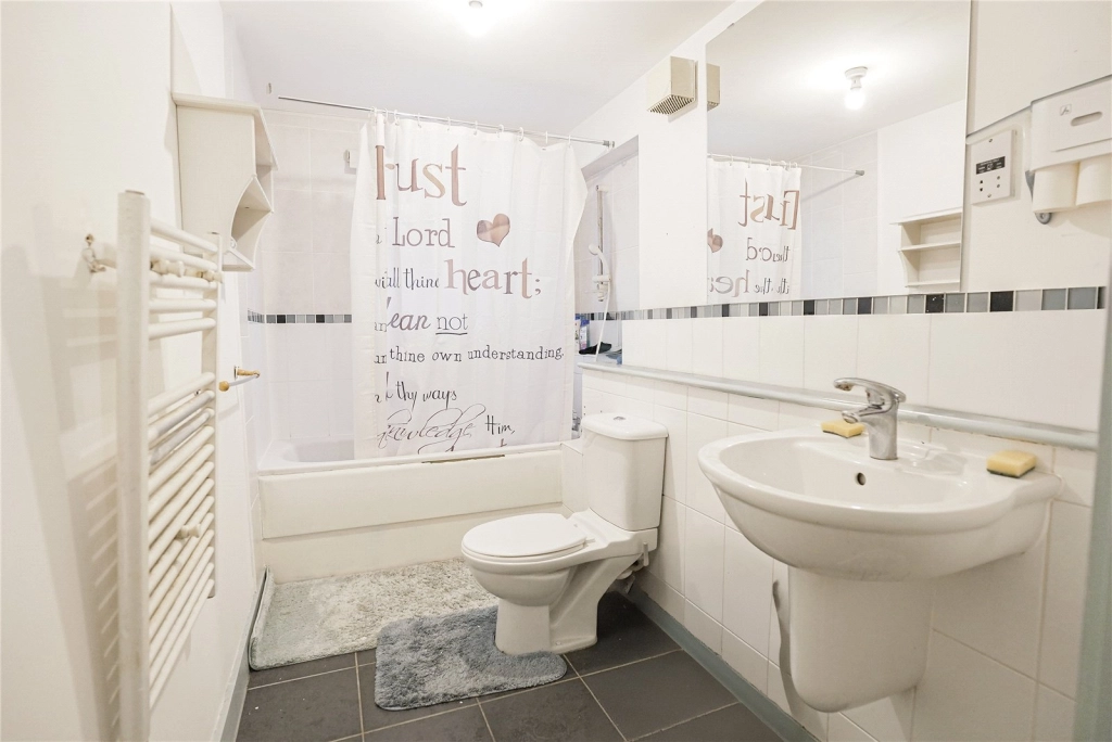 2 bedrooms apartments/flats for sale in Brook Square, Woolwich - SE18 view 5