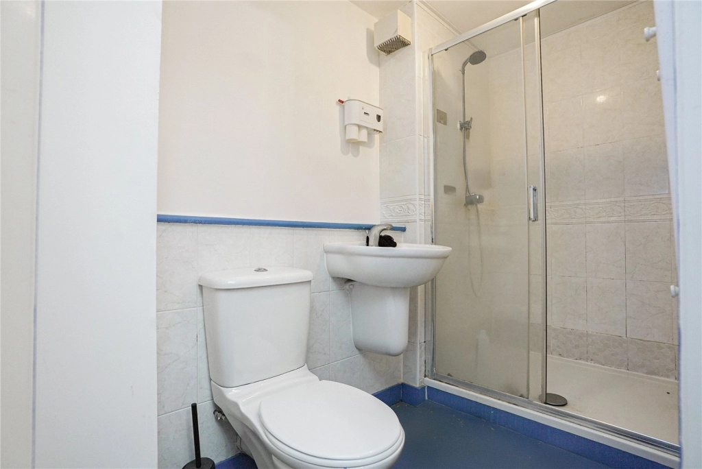 2 bedrooms apartments/flats for sale in Brook Square, Woolwich - SE18 view 7