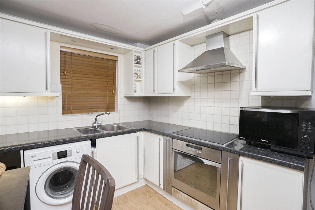 2 bedrooms apartments/flats for sale in Brook Square, Woolwich - SE18 view 4