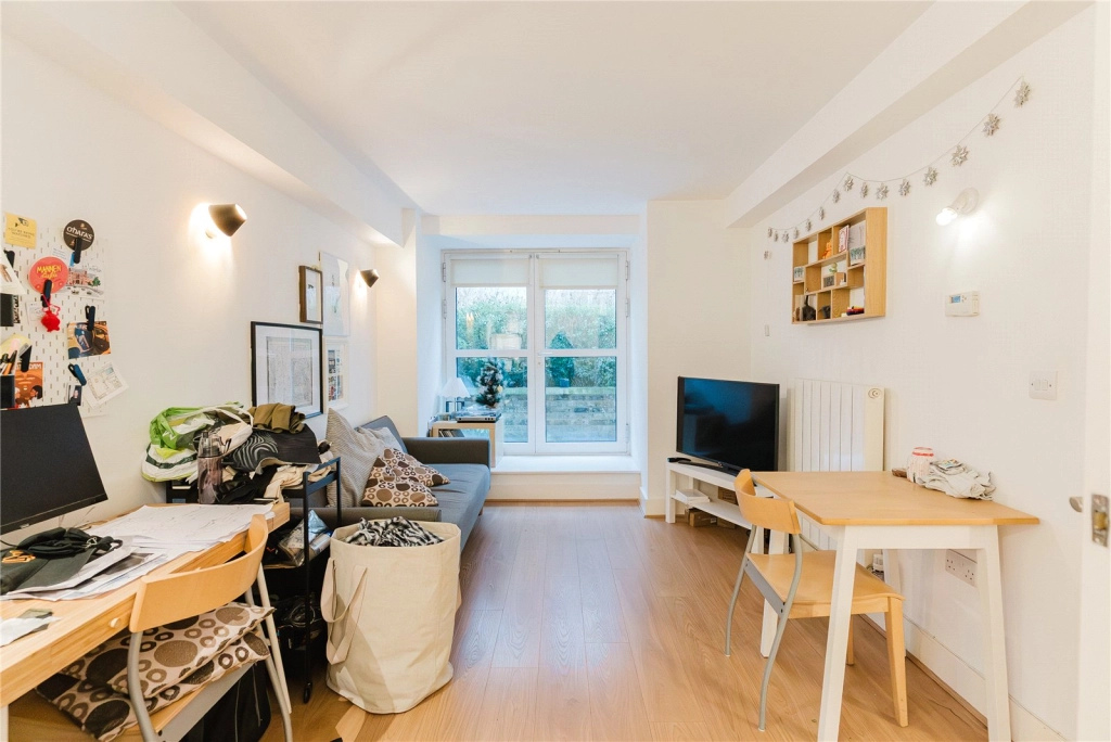 1 bedroom apartments/flats for sale in Cadogan Road, Woolwich - SE18 view 8