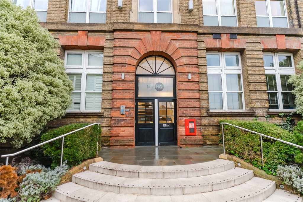 1 bedroom apartments/flats for sale in Cadogan Road, Woolwich - SE18 view 10
