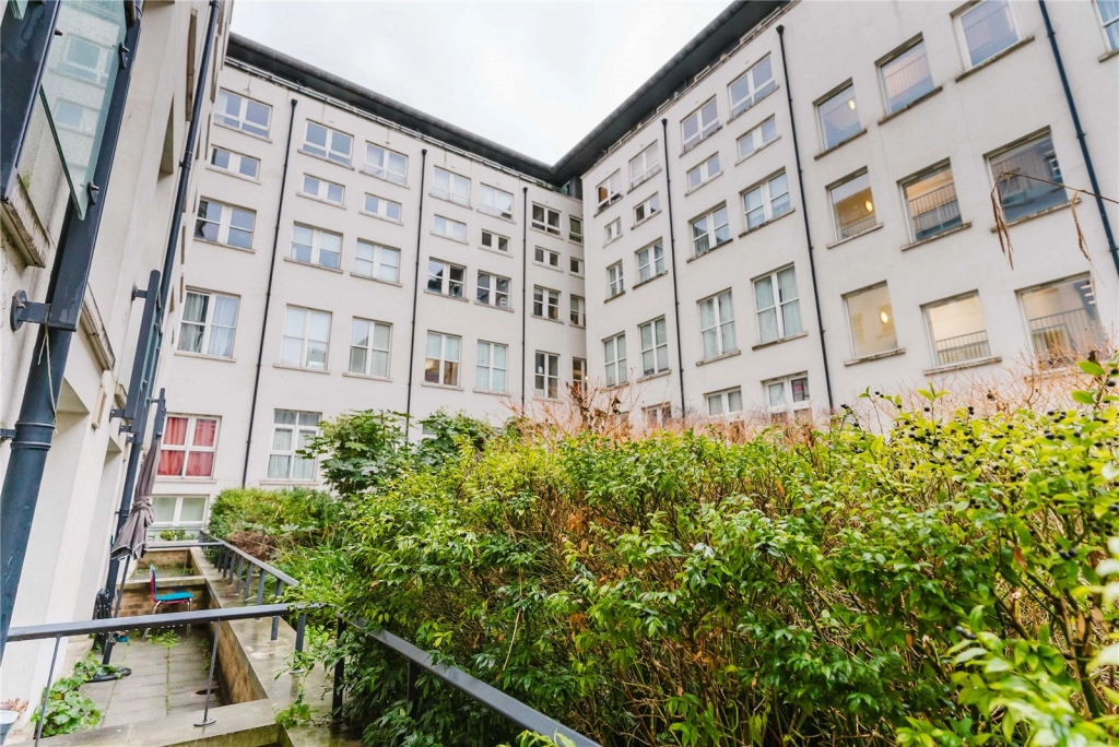 1 bedroom apartments/flats for sale in Cadogan Road, Woolwich - SE18 view 17