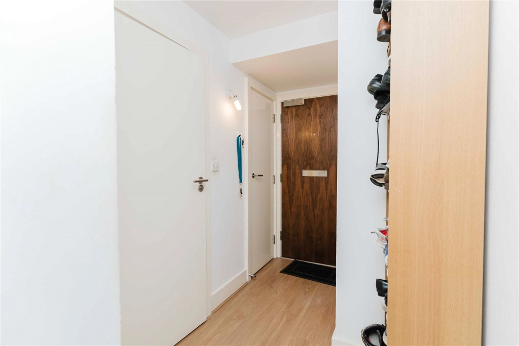 1 bedroom apartments/flats for sale in Cadogan Road, Woolwich - SE18 view 6