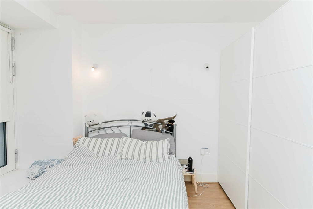 1 bedroom apartments/flats for sale in Cadogan Road, Woolwich - SE18 view 16