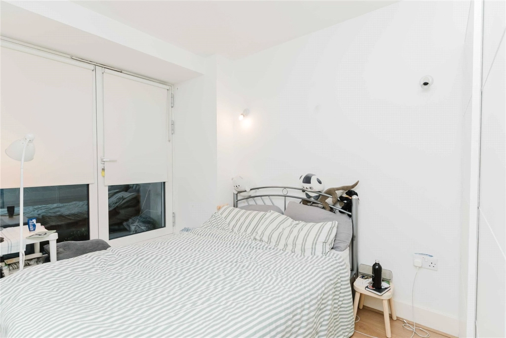 1 bedroom apartments/flats for sale in Cadogan Road, Woolwich - SE18 view 14