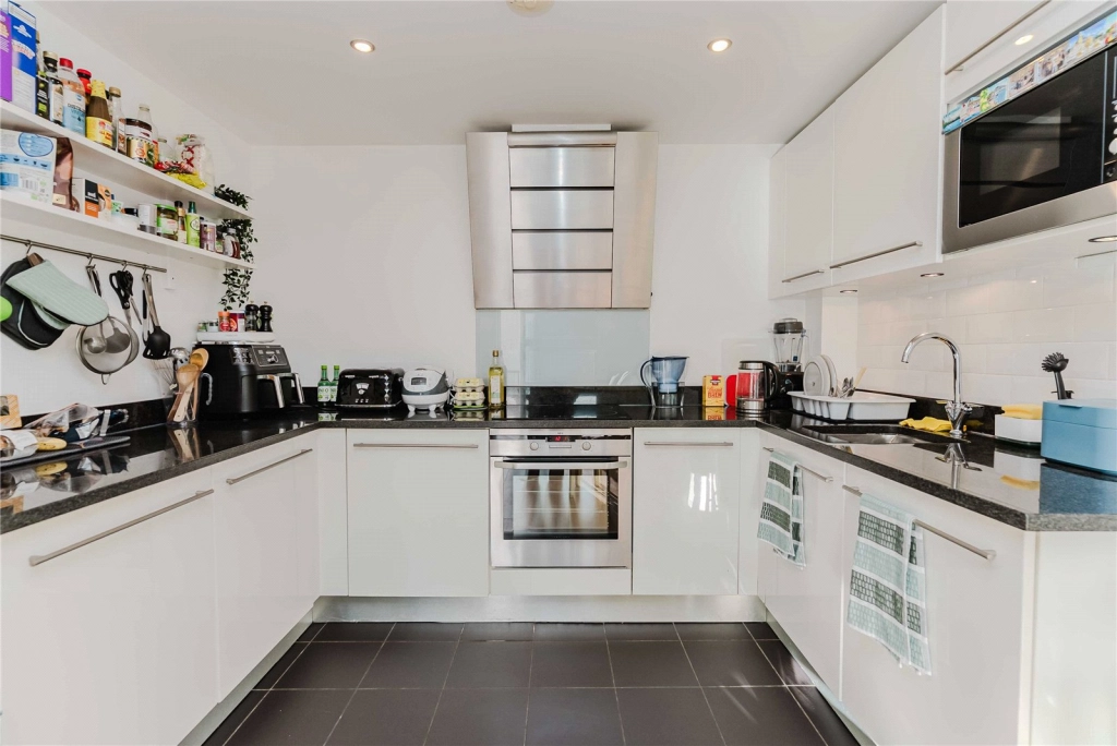 1 bedroom apartments/flats for sale in Argyll Road, Woolwich - SE18 view 4