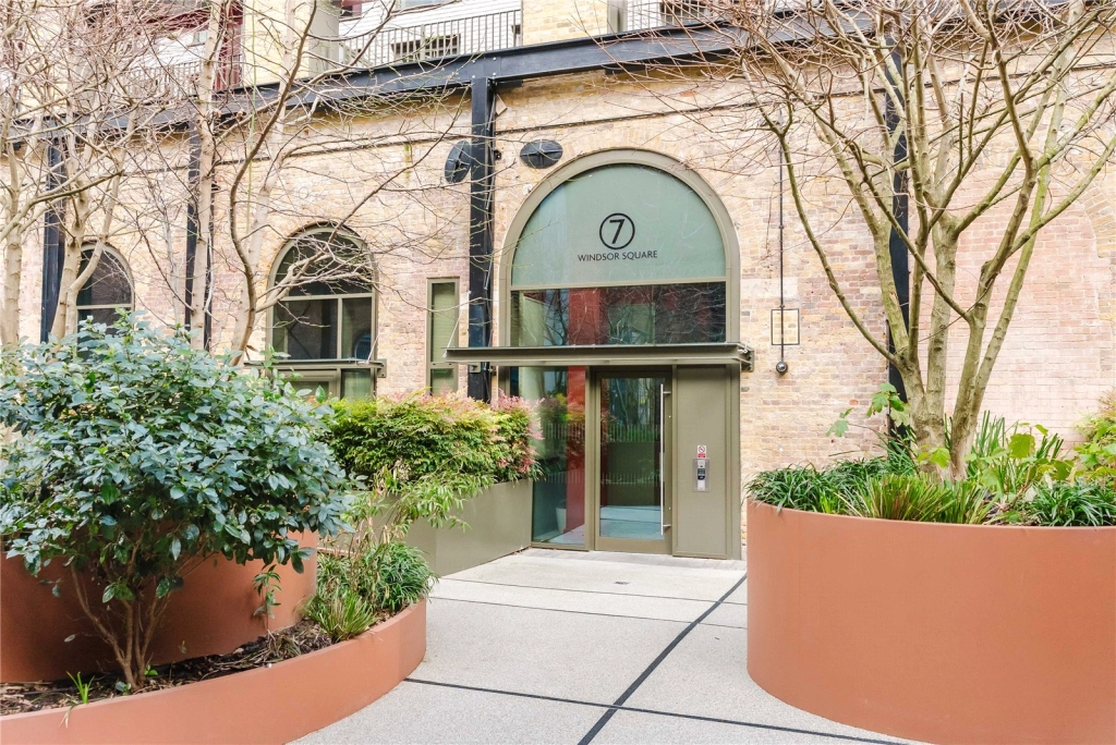 1 bedroom apartments/flats for sale in Windsor Square, Woolwich - SE18 view 21