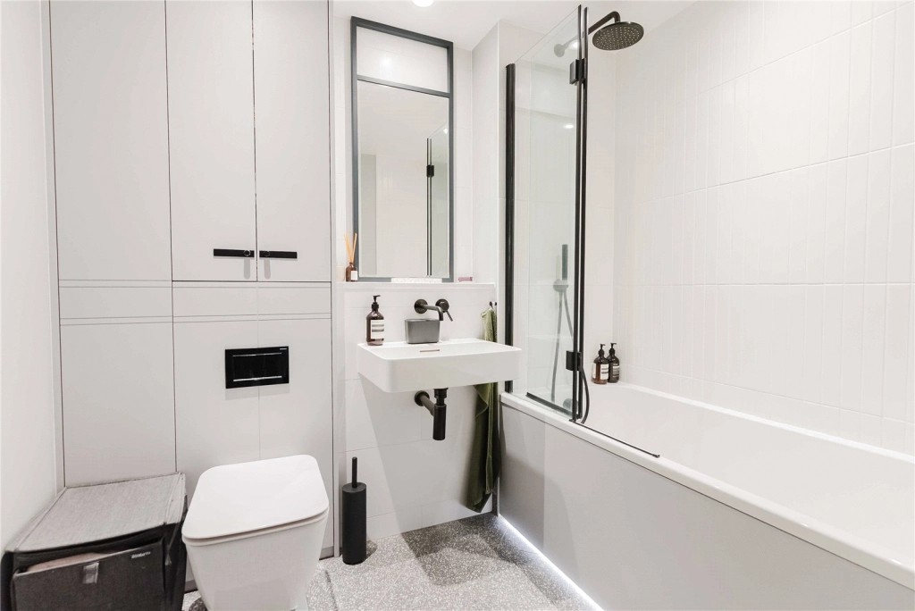 1 bedroom apartments/flats for sale in Windsor Square, Woolwich - SE18 view 6