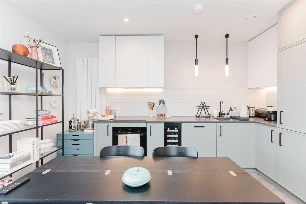 1 bedroom apartments/flats for sale in Windsor Square, Woolwich - SE18 view 4