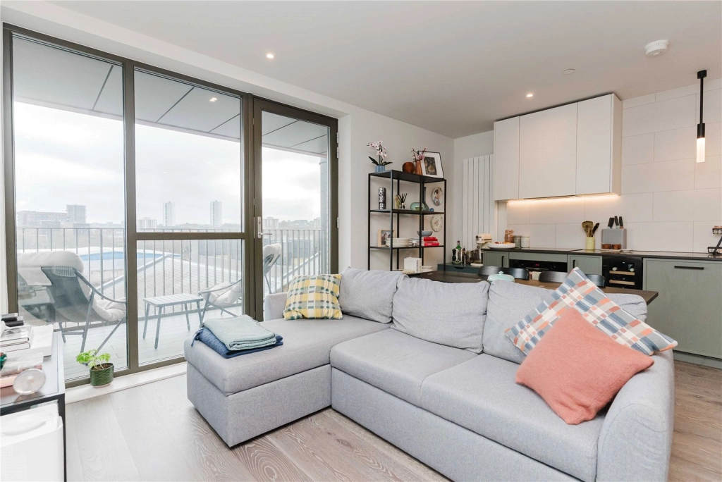 1 bedroom apartments/flats for sale in Windsor Square, Woolwich - SE18 view 3