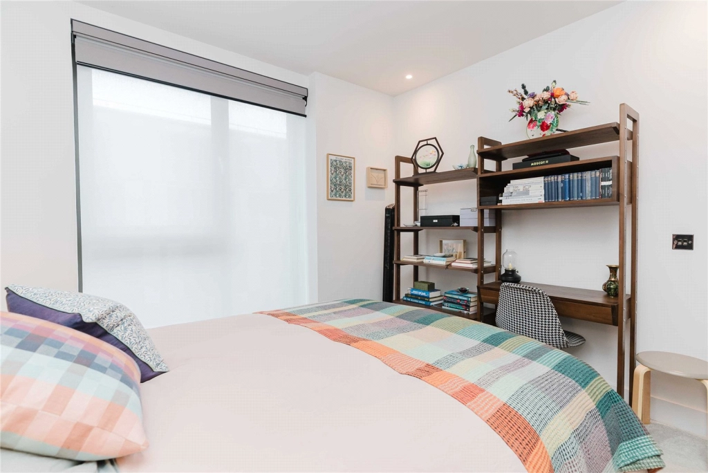 1 bedroom apartments/flats for sale in Windsor Square, Woolwich - SE18 view 5