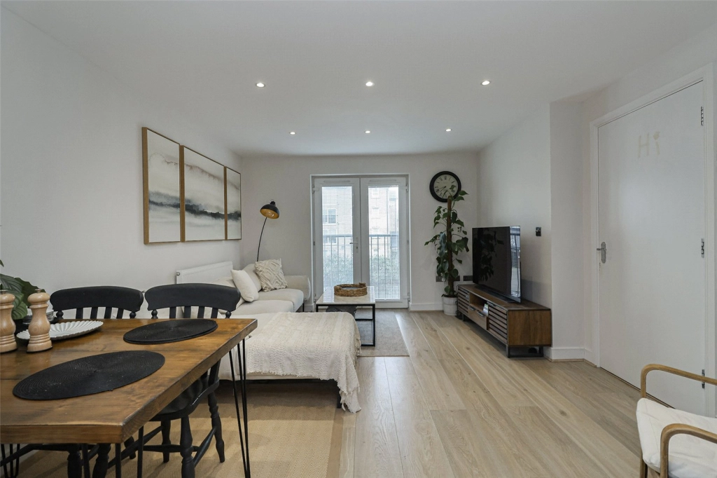 2 bedrooms apartments/flats for sale in Pettacre Close, Woolwich - SE28 view 10