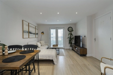 Pettacre Close, Woolwich - SE28 view 10