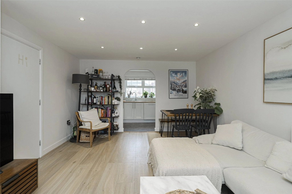 2 bedrooms apartments/flats for sale in Pettacre Close, Woolwich - SE28 view 11