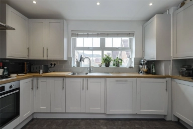 Pettacre Close, Woolwich - SE28 view 12