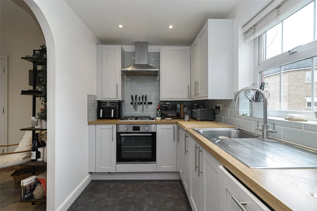 2 bedrooms apartments/flats for sale in Pettacre Close, Woolwich - SE28 view 13