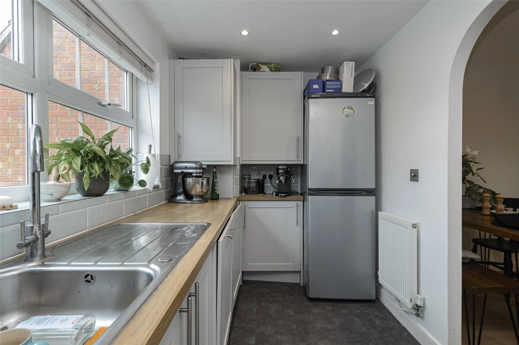 2 bedrooms apartments/flats for sale in Pettacre Close, Woolwich - SE28 view 14