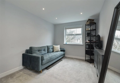 Pettacre Close, Woolwich - SE28 view 6