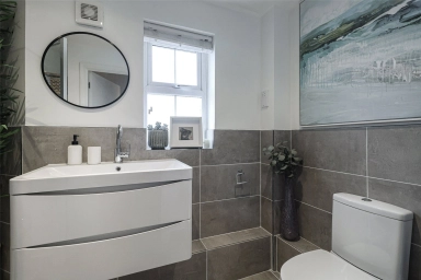 Pettacre Close, Woolwich - SE28 view 5