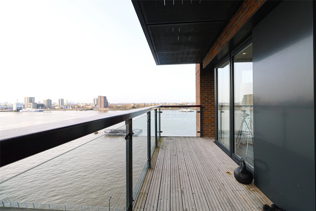 3 bedrooms apartments/flats for sale in Duke of Wellington Avenue, Royal Arsenal - SE18 view 8