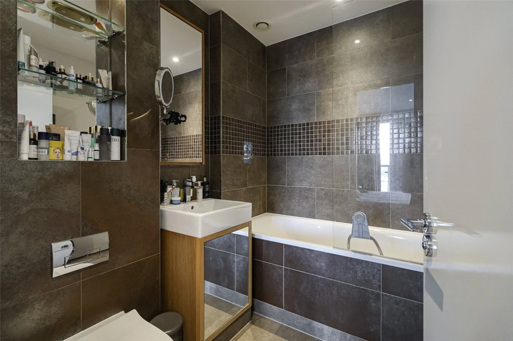 3 bedrooms apartments/flats for sale in Duke of Wellington Avenue, Royal Arsenal - SE18 view 7