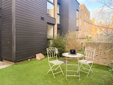 Parade Ground Path, Woolwich - SE18 view 8