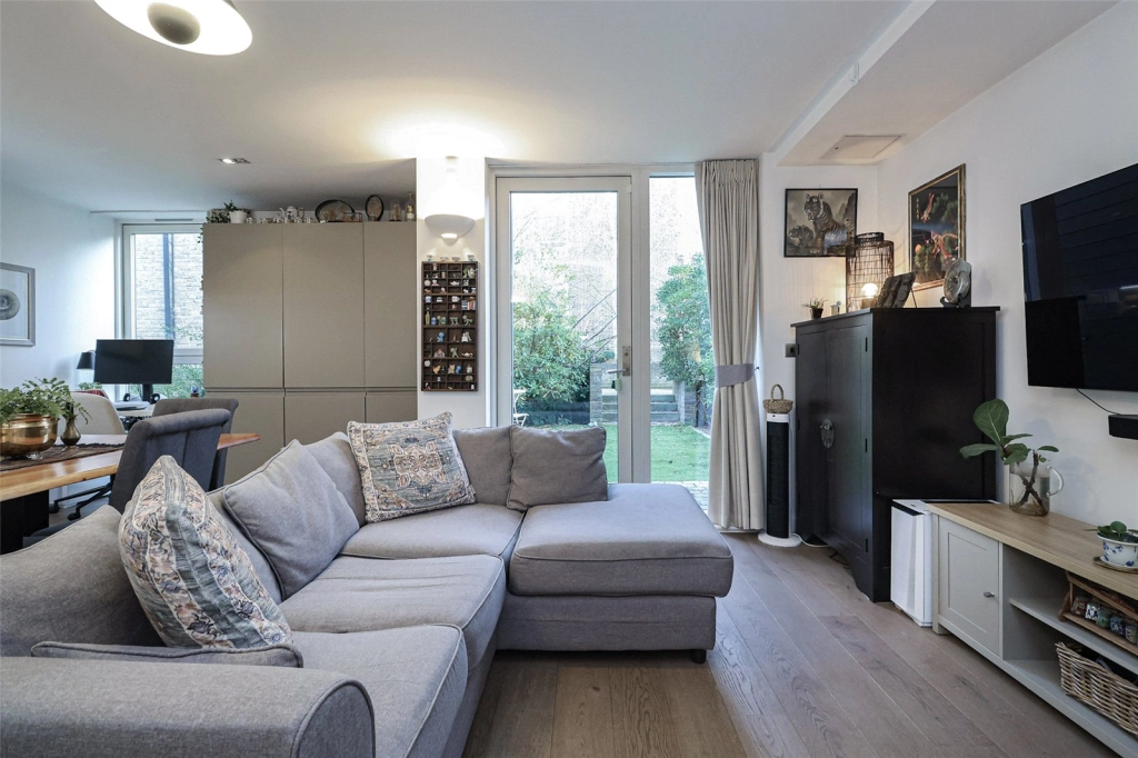 2 bedrooms houses for sale in Parade Ground Path, Woolwich - SE18 view 2