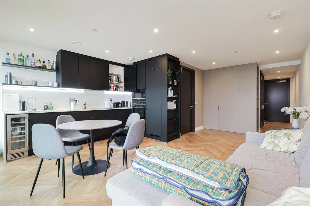 2 bedrooms apartments/flats for sale in Brigadier Walk, Woolwich - SE18 view 4