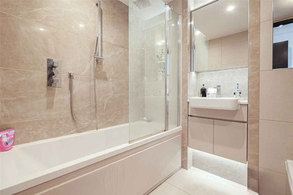 2 bedrooms apartments/flats for sale in Brigadier Walk, Woolwich - SE18 view 10