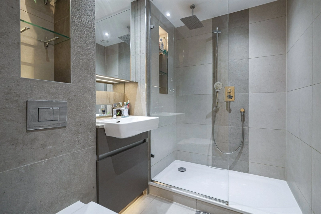 2 bedrooms apartments/flats for sale in Duke of Wellington Avenue, Woolwich - SE18 view 5