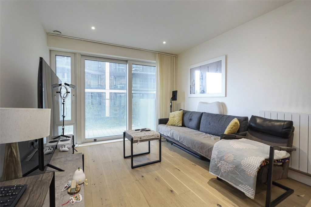 2 bedrooms apartments/flats for sale in Duke of Wellington Avenue, Woolwich - SE18 view 2