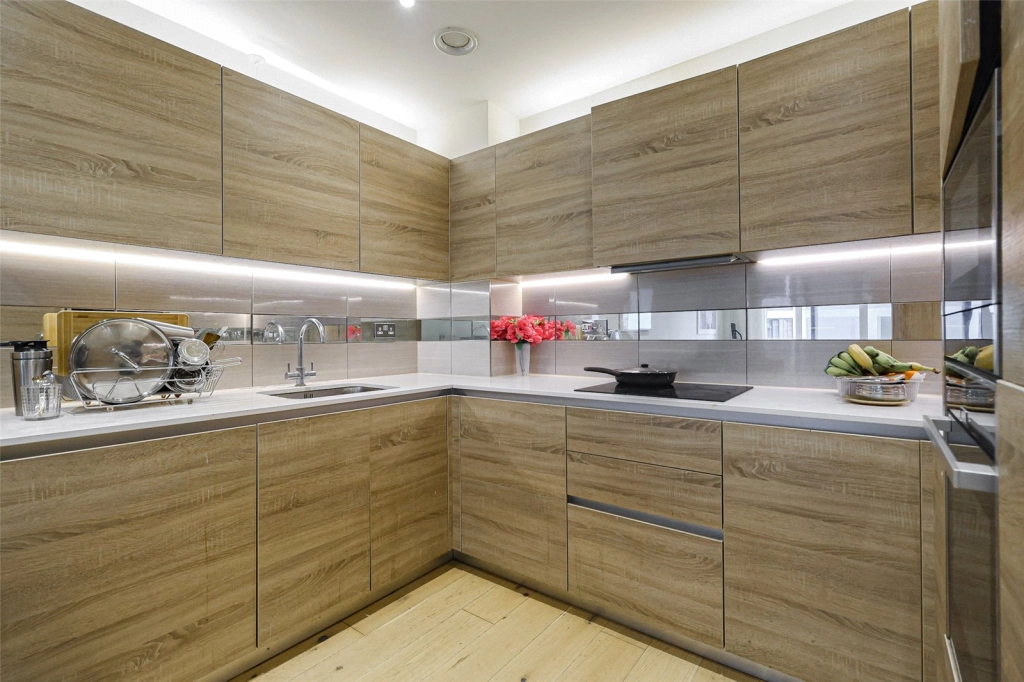 2 bedrooms apartments/flats for sale in Duke of Wellington Avenue, Woolwich - SE18 view 3