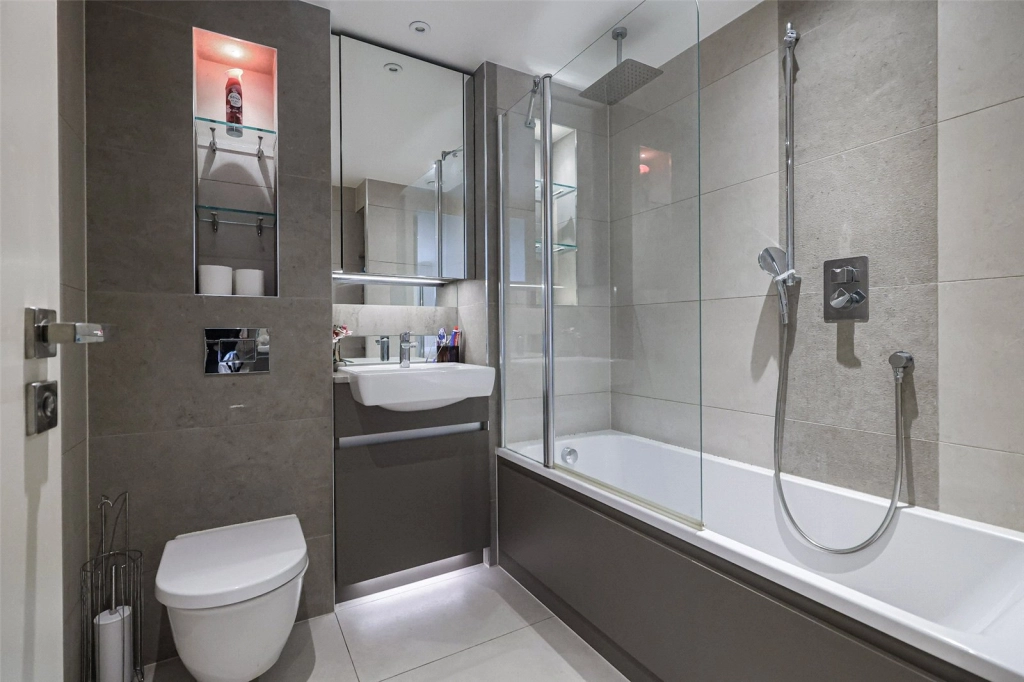 2 bedrooms apartments/flats for sale in Duke of Wellington Avenue, Woolwich - SE18 view 7