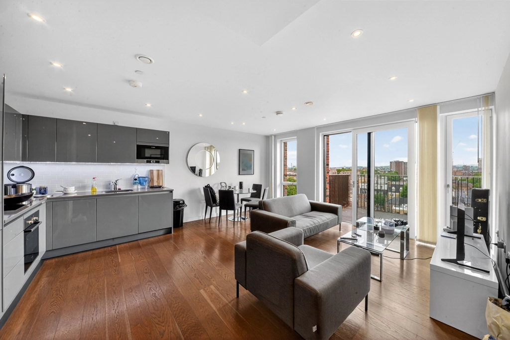 1 bedroom apartments/flats for sale in Heygate Street, Elephant and Castle - SE17 view 2