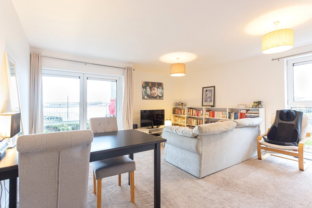 2 bedrooms apartments/flats for sale in Erebus Drive, London - SE28 view 5