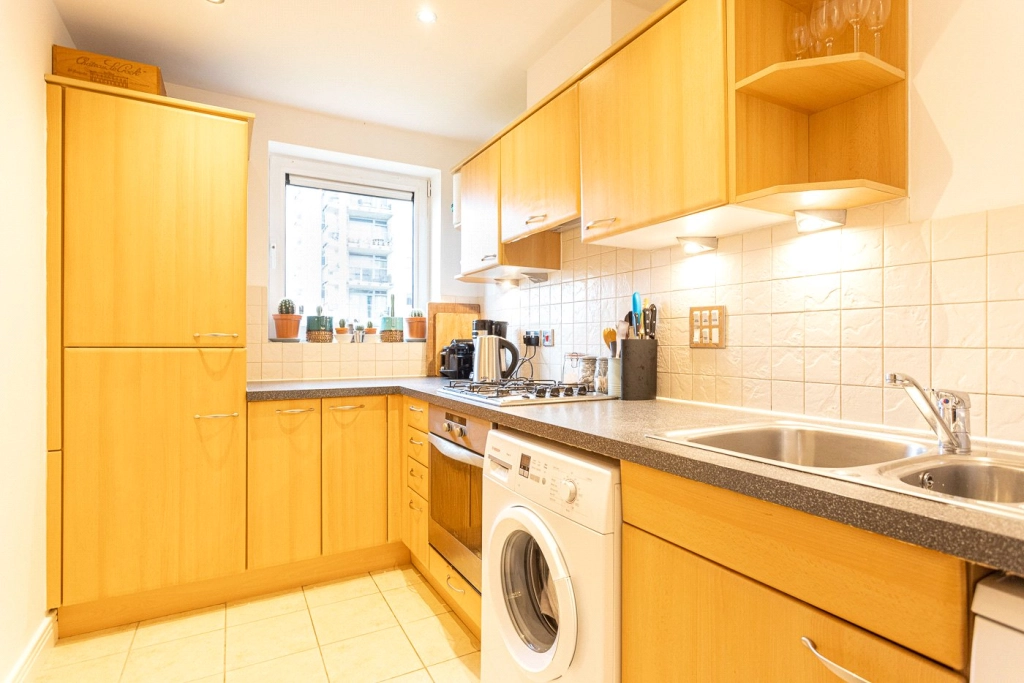 2 bedrooms apartments/flats for sale in Erebus Drive, London - SE28 view 3