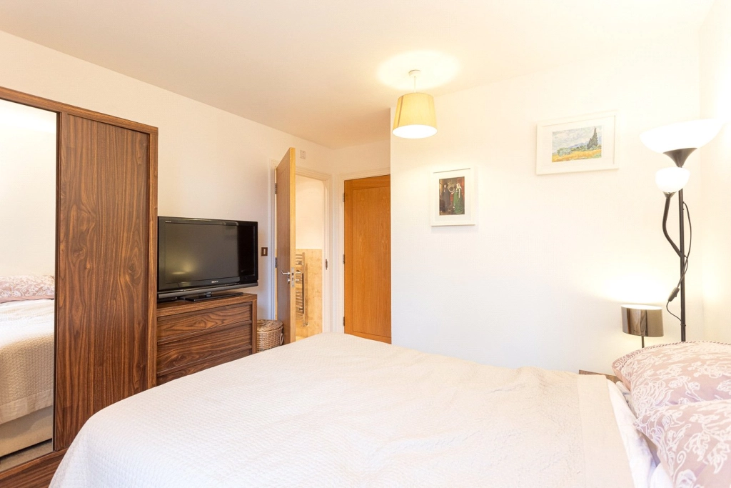 2 bedrooms apartments/flats for sale in Erebus Drive, London - SE28 view 8